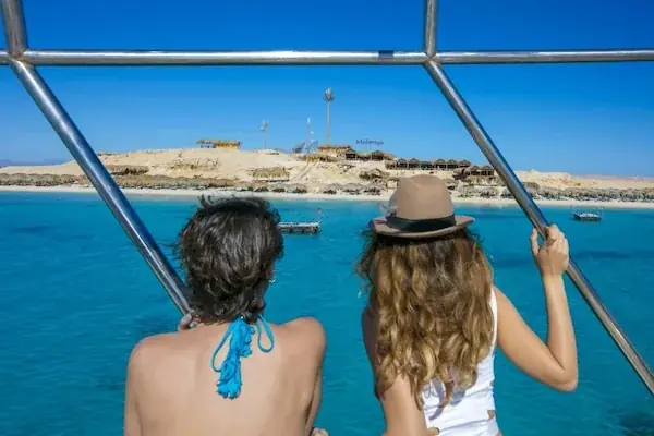 Magawish Island Yacht Cruise in Hurghada