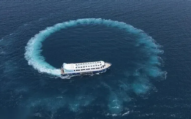 Semi-Submarine Tour